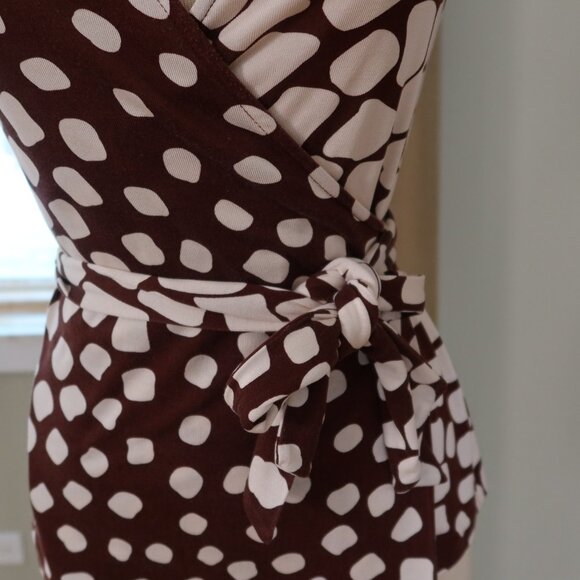 Diane von Furstenberg DVF $285 "Jilda" 100% silk wrap blouse top brown/ivory 2 - Picture 10 of 16